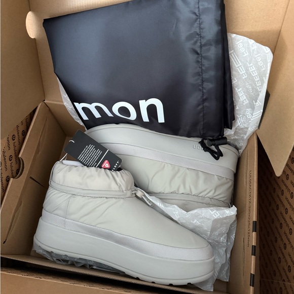BNIB Lululemon athletica Women's Wunder Puff Mini Boots - Picture 3 of 5